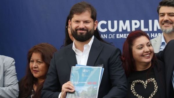 Presidente Gabriel Boric por cumplimiento de plan habitacional.