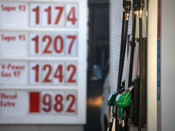 Qué significa que el barril de petróleo supere los 100 dólares