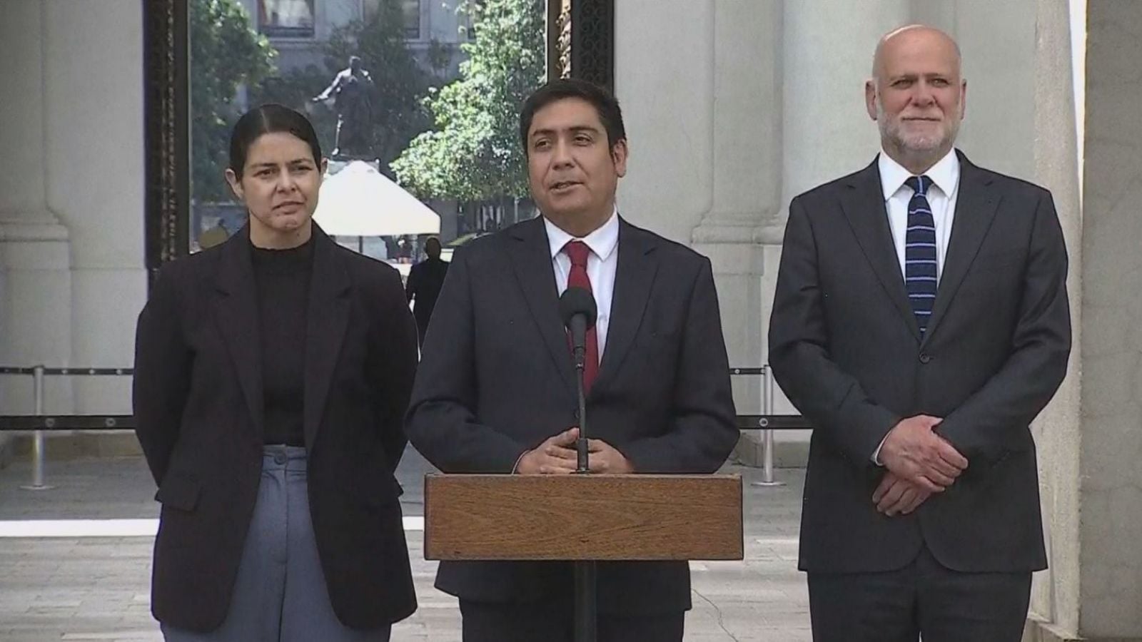 Subsecretario Ramos sale de La Moneda