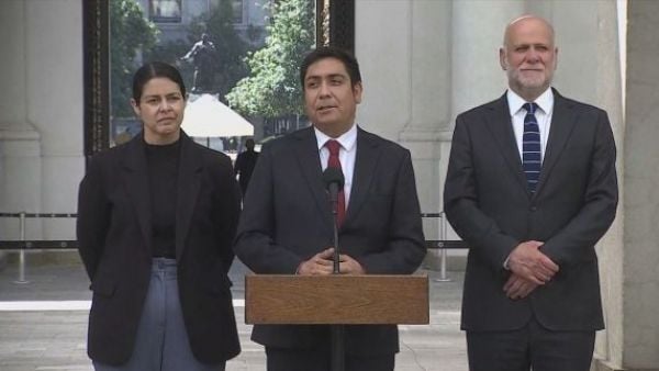 Subsecretario Ramos sale de La Moneda