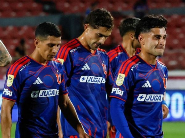 Plantel de la Universidad de Chile cabizbajo
