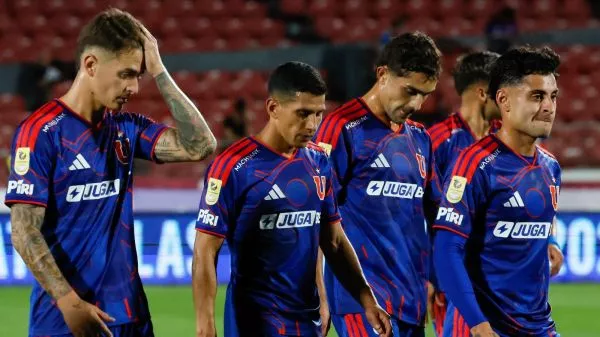 Plantel de la Universidad de Chile cabizbajo