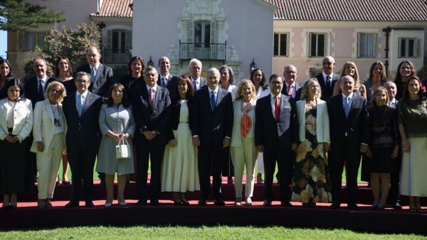 Foto oficial gabinete de Kast.