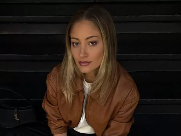 Florencia Araneda posando para una fotografía