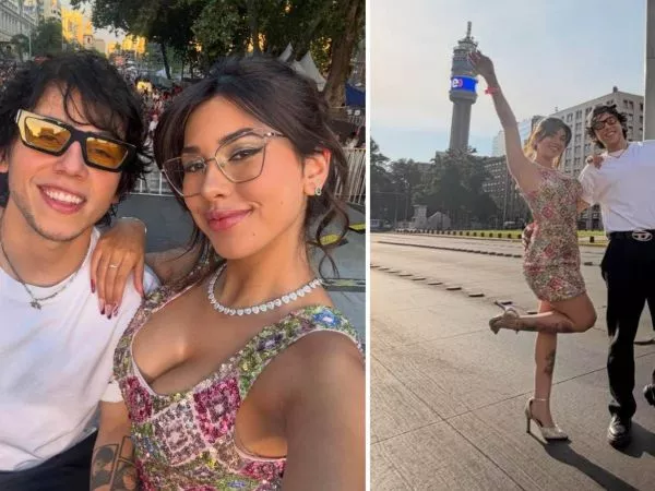 Eskarcita tomándose una selfie junto a Julitroz