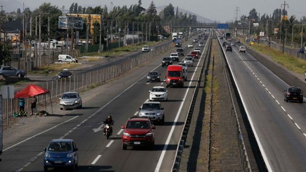 Autos en la calle. Carretera. SOAP 2026