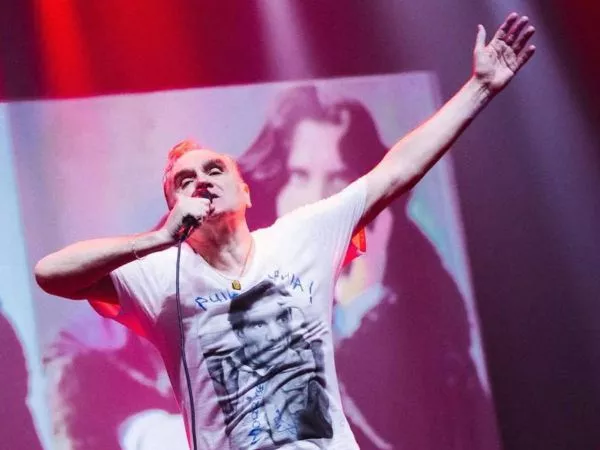 Morrissey dando un concierto