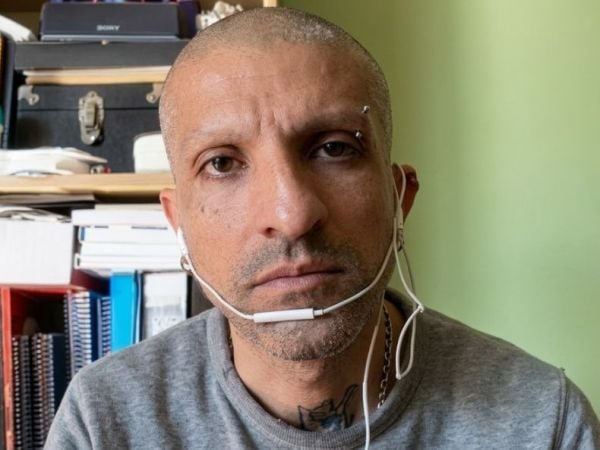 Rodrigo Rojas Vade es hallado amarrado e inconsciente en la Ruta 78