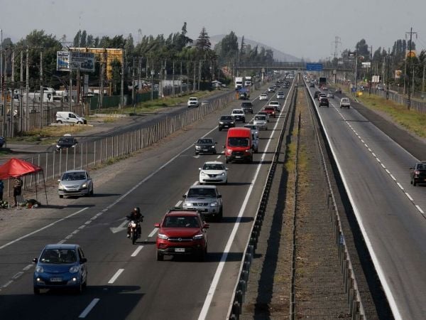 Autos en la calle. Carretera. SOAP 2026