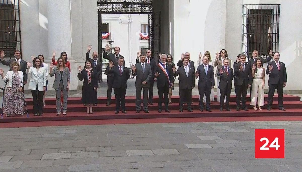 Foto oficial: el primer registro del Presidente Kast con ministros y subsecretarios en La Moneda