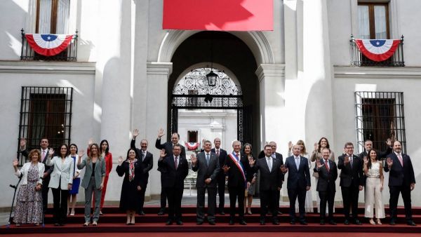 Foto oficial gabinete de Kast.