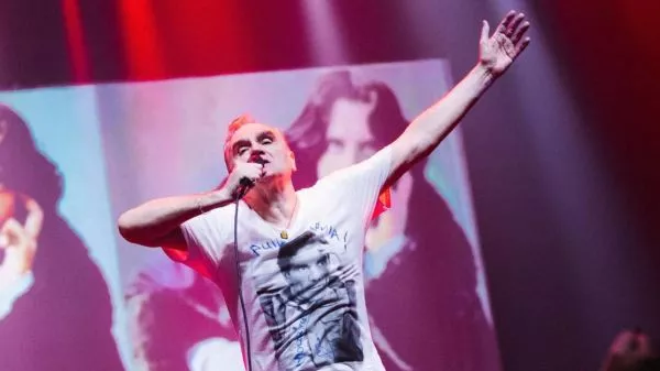 Morrissey dando un concierto