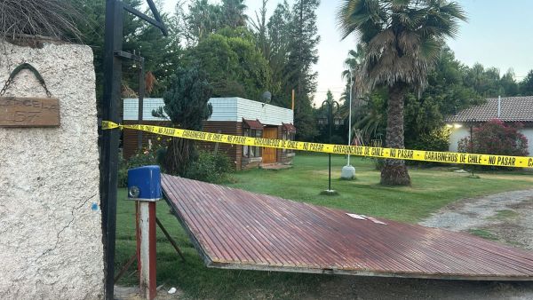 Pareja logra evitar robo a su casa tras forcejeo con delincuentes en Pirque