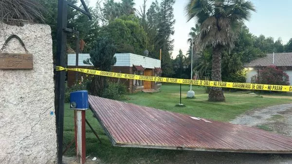 Pareja logra evitar robo a su casa tras forcejeo con delincuentes en Pirque