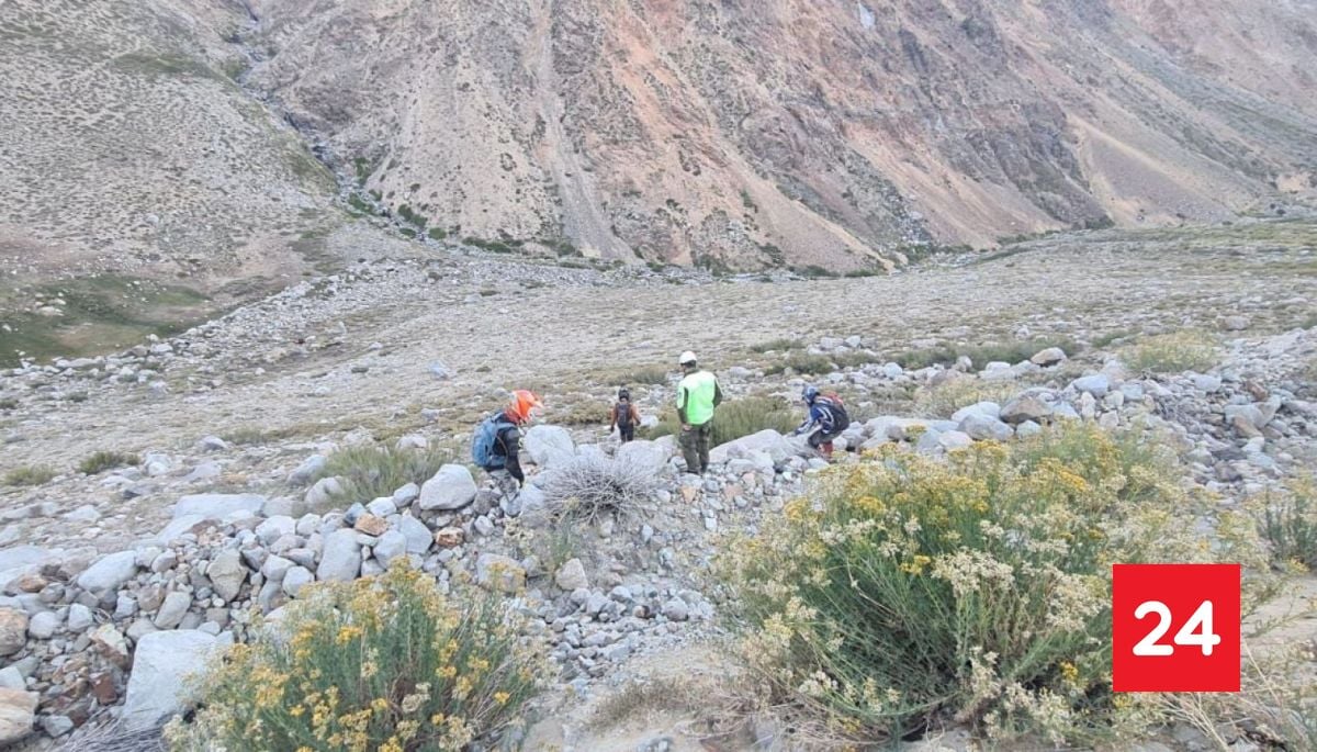 Carabineros ejecuta exitoso operativo y rescata a tres motoristas extraviados en laguna El Toro