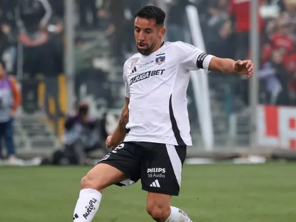 Mauricio Isla jugando por Colo Colo