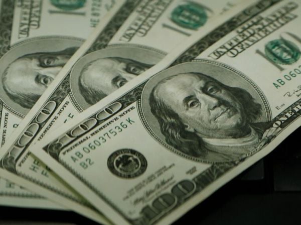 Dólar en $900: Productos que subirían y bajarían de precio en Chile