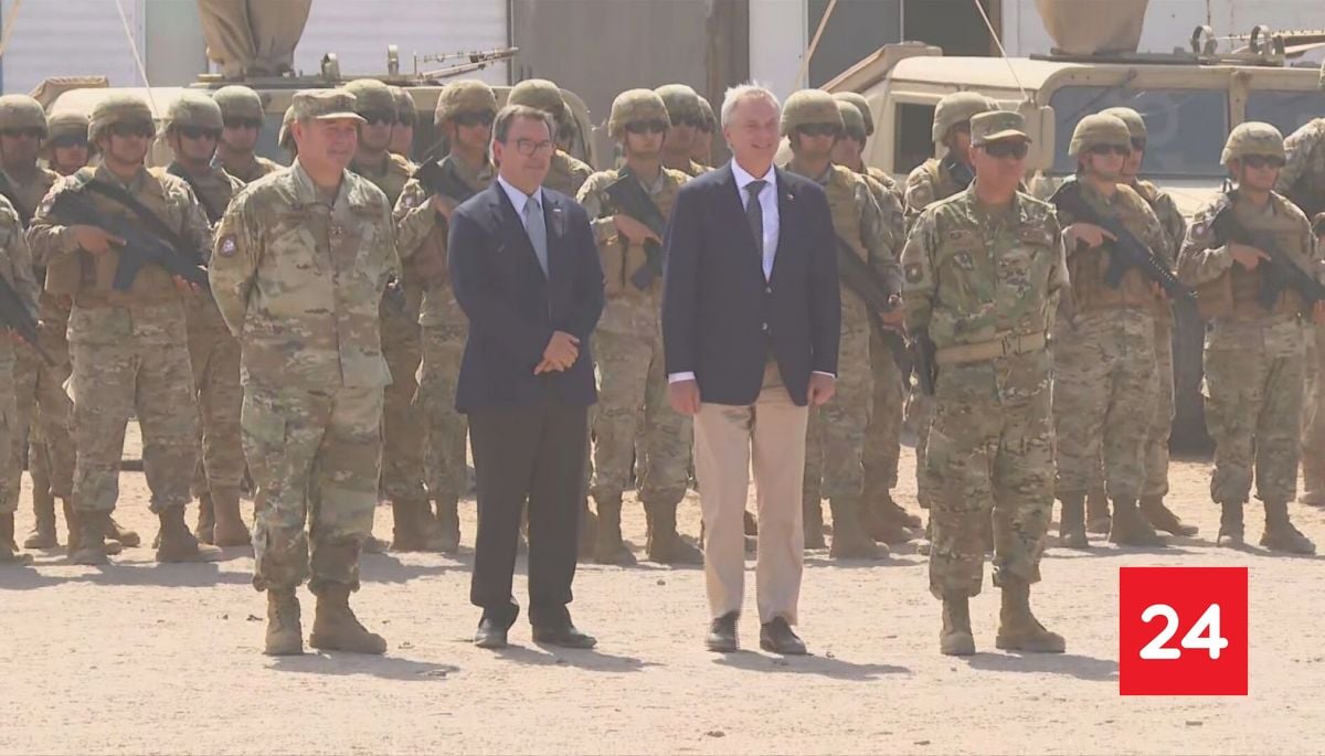 "Están defendiendo los valores de la patria": el saludo del Presidente Kast a militares en su llegada a Arica