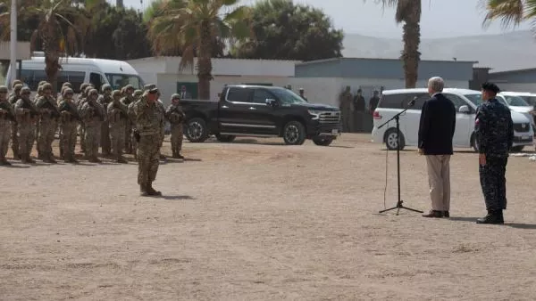 Kast visita base militar por Plan Escudo Fronterizo.