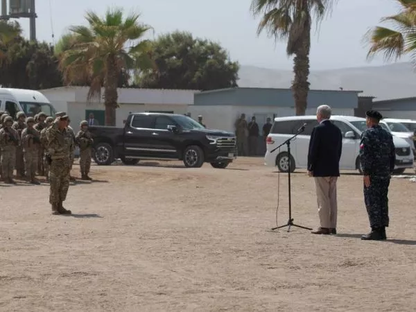 Kast visita base militar por Plan Escudo Fronterizo.