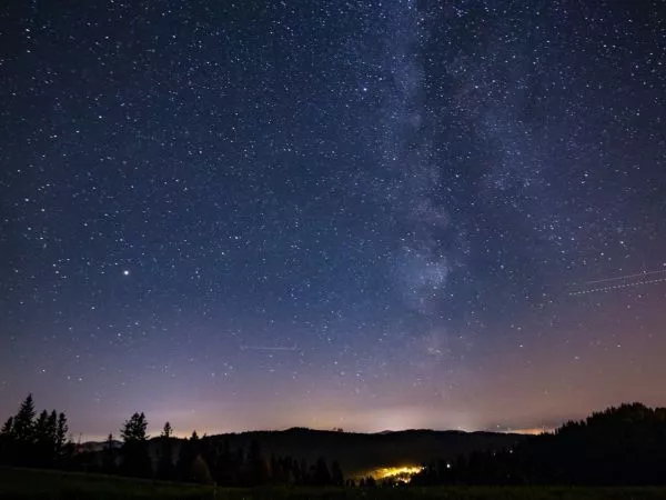 Cielo nocturno con estrellas. Día de la Astronomía 2026.