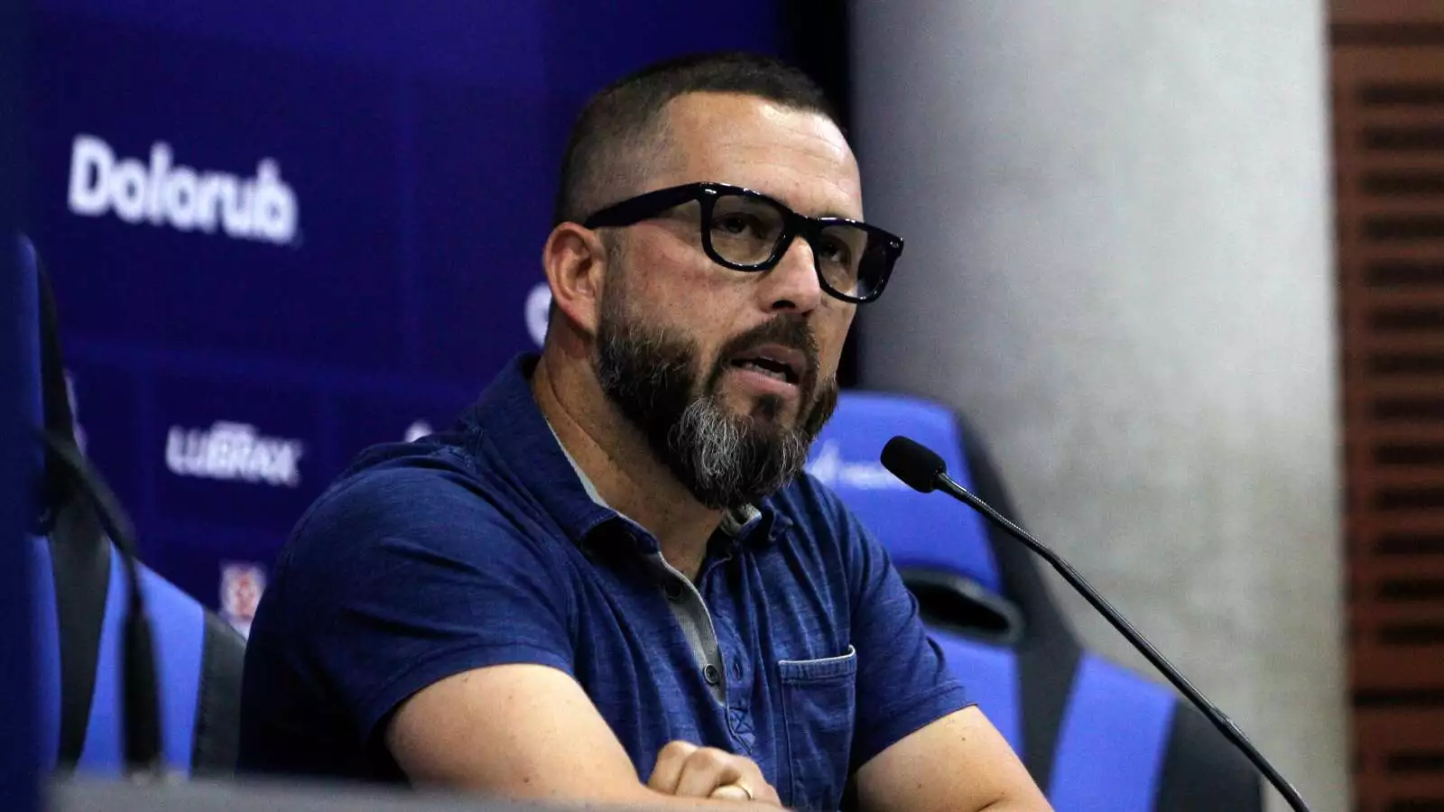 Rodrigo Goldberg en una conferencia de prensa cuando era director deportivo de la Universidad de Chile