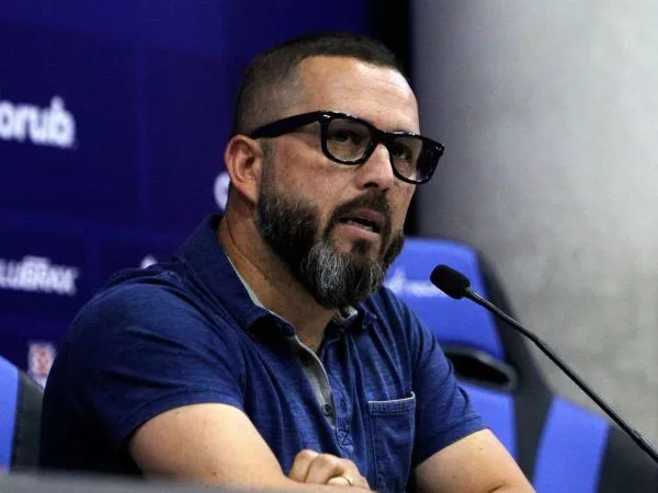 Rodrigo Goldberg en una conferencia de prensa cuando era director deportivo de la Universidad de Chile