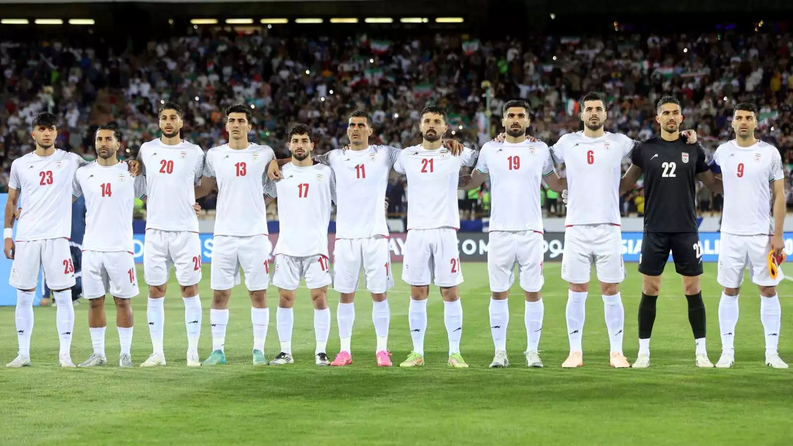 Plantel de la selección de Irán previo a un partido