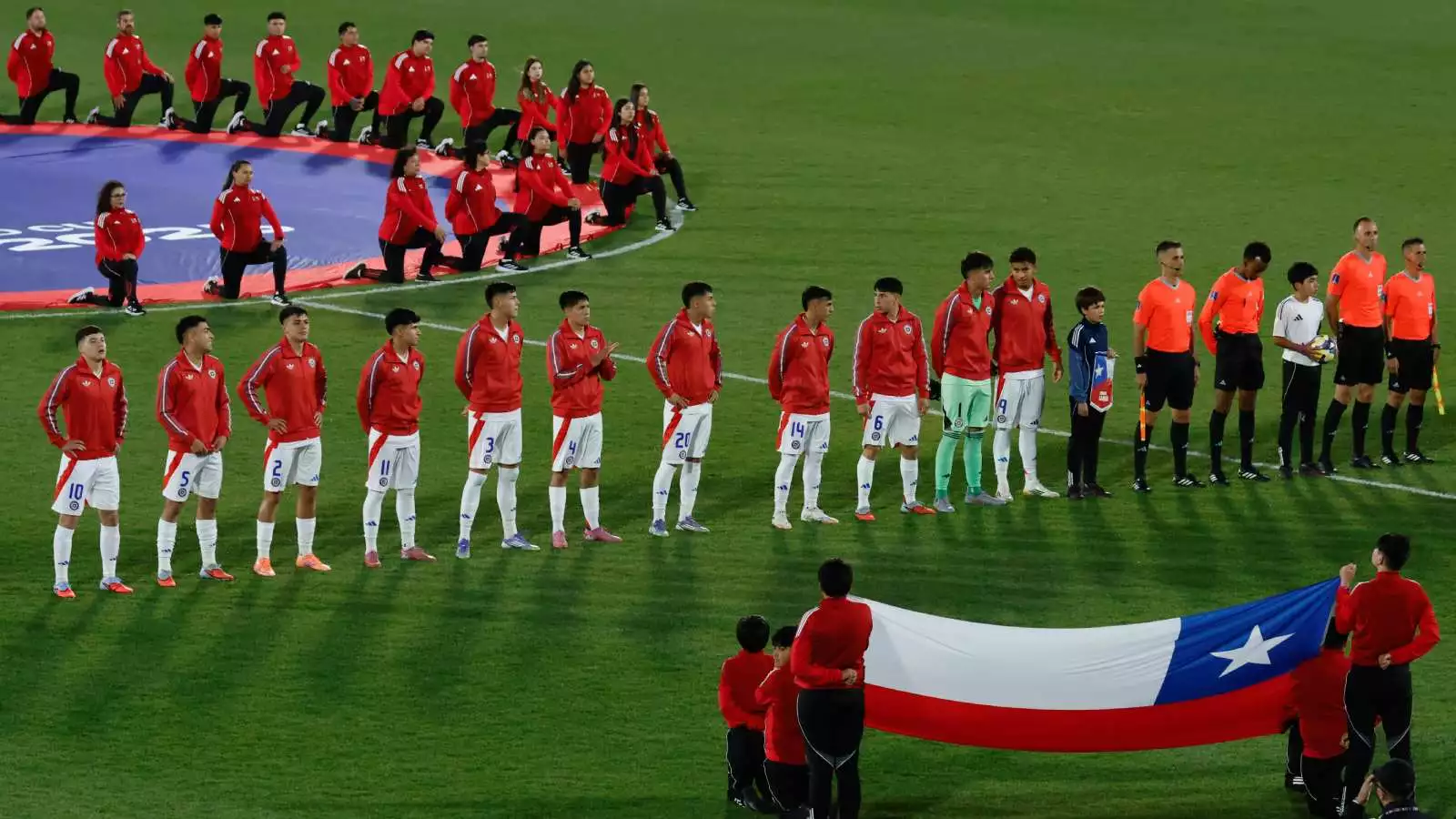 Selección Chilena en el Mundial Sub 20 previo al partido con México entonando el himno nacional