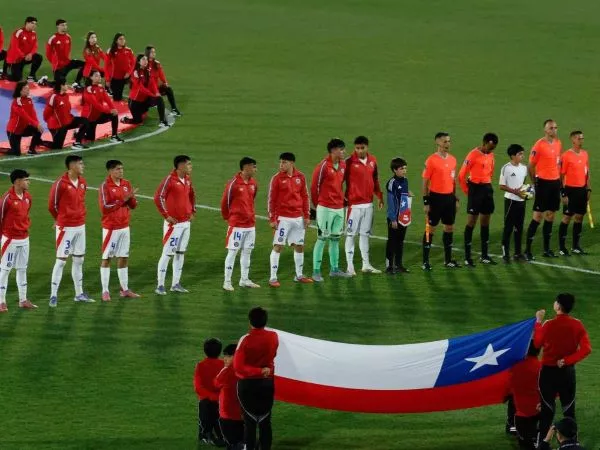 Selección Chilena en el Mundial Sub 20 previo al partido con México entonando el himno nacional