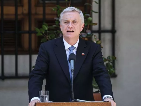 Presidente Kast decreta tres días de duelo nacional por muerte de carabinero en Puerto Varas.