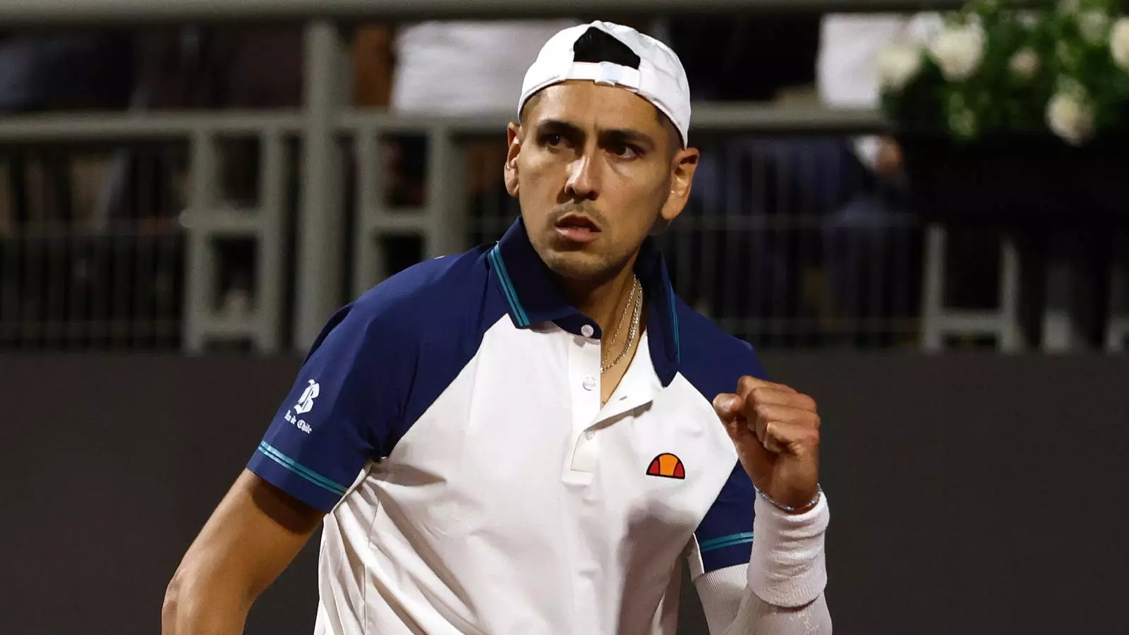 Alejandro Tabilo jugando un partido