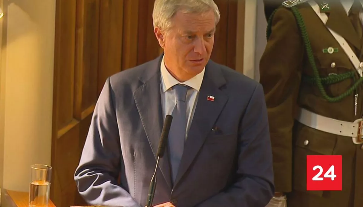 Kast en funeral de Javier Figueroa, carabinero asesinado en Puerto Varas: "Necesitamos justicia"