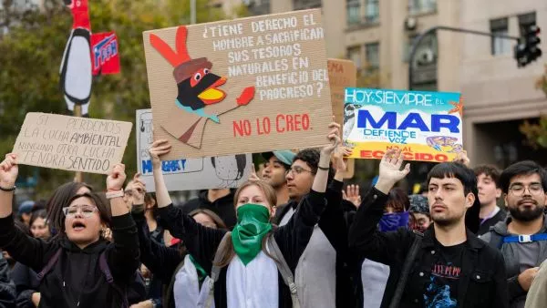Realizan marcha por el Día del Agua en la Alameda