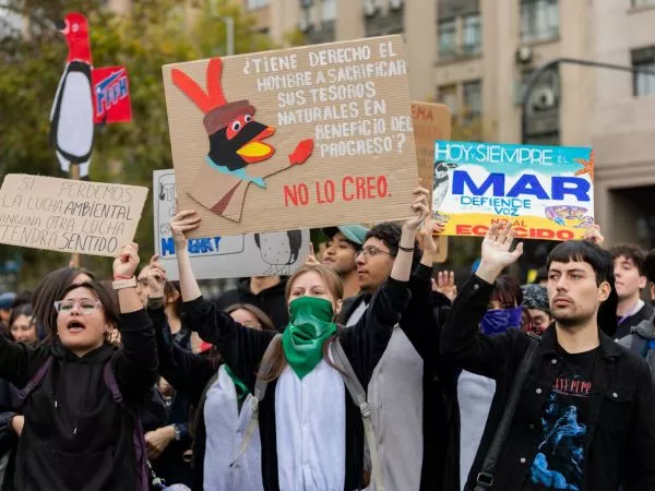 Realizan marcha por el Día del Agua en la Alameda