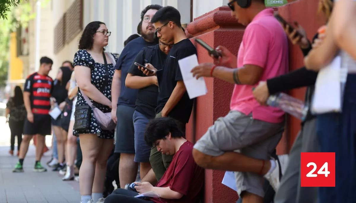 Encuesta Criteria: 53% está en desacuerdo con limitar la gratuidad a menores de 30 años y 47% aprueba exigencia del pago del CAE