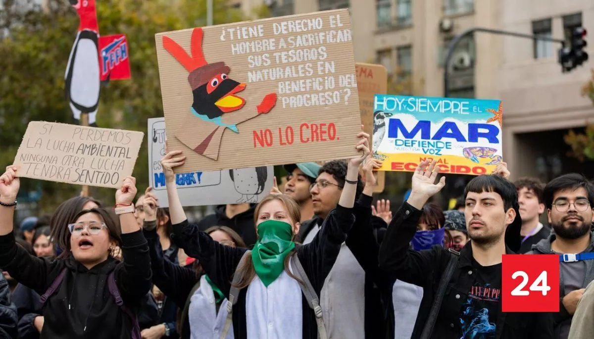 VIDEO: Realizan marcha por el Día del Agua en la Alameda