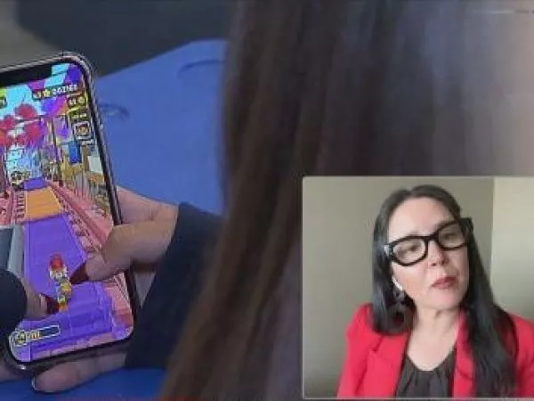 Neurocientífica y prohibición de celulares en colegios