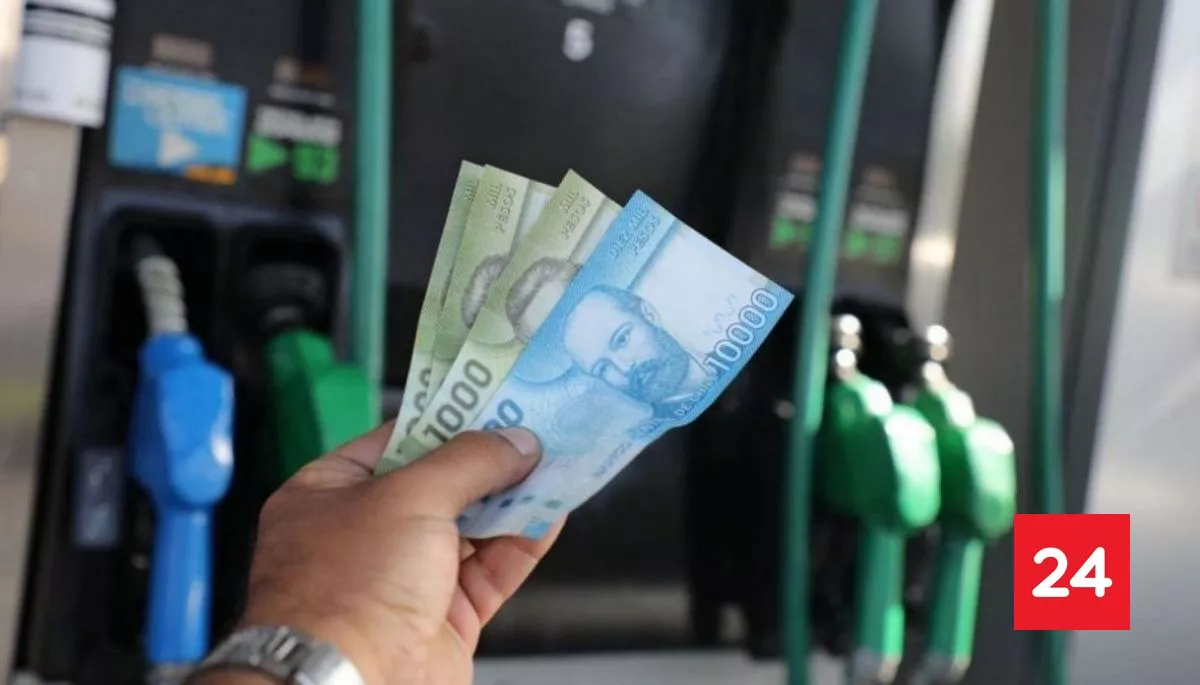 #Economía 

Así quedarán los precios de bencina y diésel: esto costará llenar un estanque de 50 litros 

Más detalles ⬇️