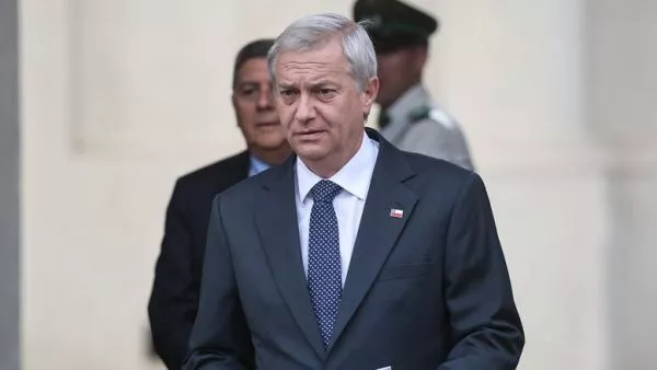 Presidente Kast defiende alzas a las bencinas