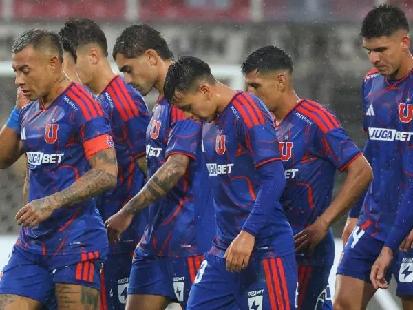 Plantel de la Universidad de Chile cabizbajo