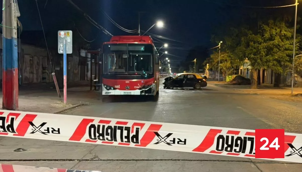 Conductor de taxi fallece tras colisión con bus del transporte público en Cerro Navia