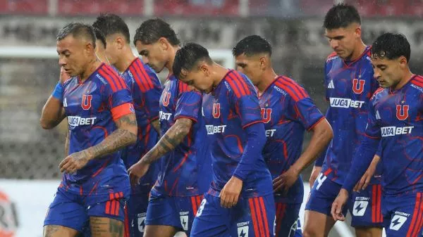 Plantel de la Universidad de Chile cabizbajo