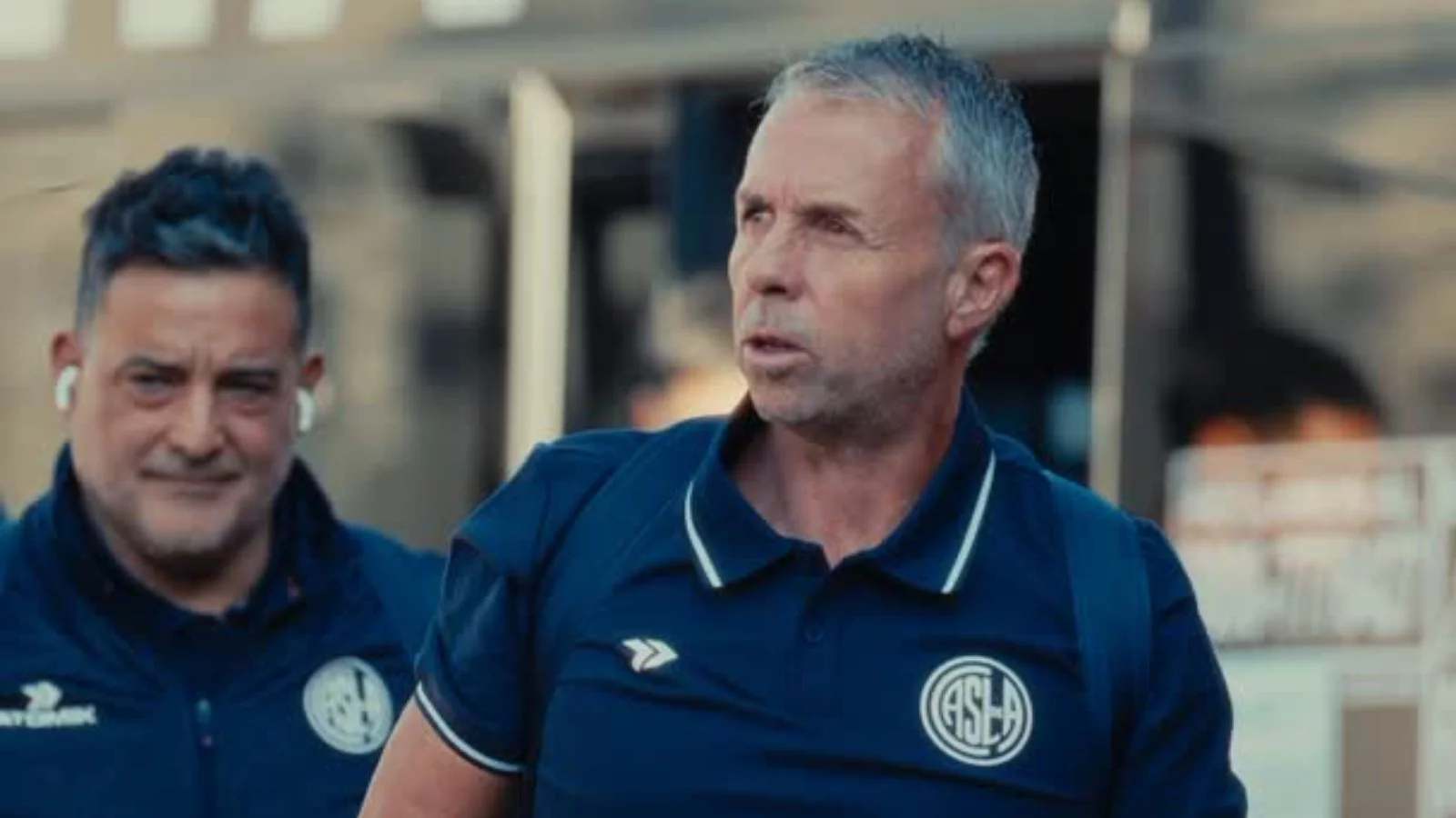 Gustavo Álvarez dirigiendo a San Lorenzo