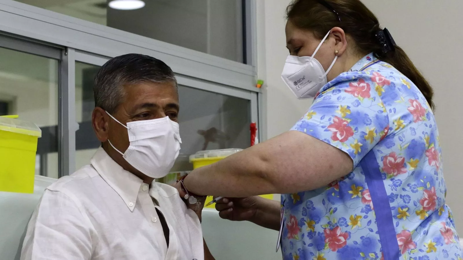 Gobierno ordena uso obligatorio de mascarillas en servicios de urgencia