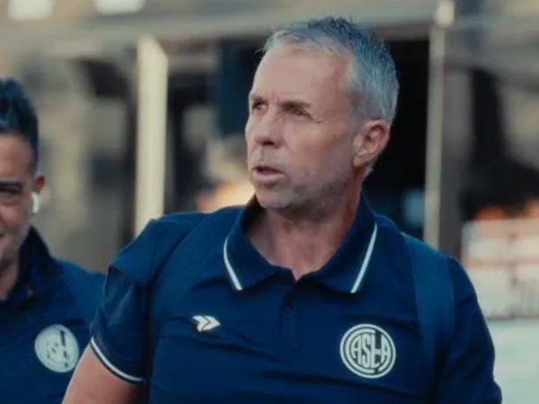 Gustavo Álvarez dirigiendo a San Lorenzo
