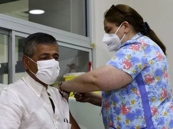 Gobierno ordena uso obligatorio de mascarillas en servicios de urgencia