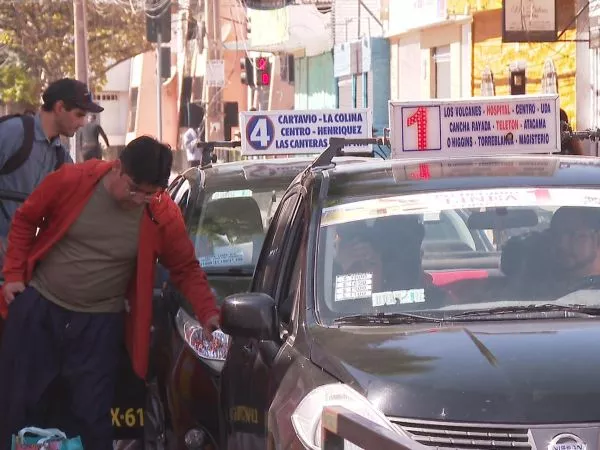 Gremio de taxis colectivos no descarta alza en pasajes