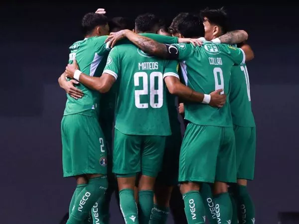 Plantel de Audax Italiano celebrando un gol