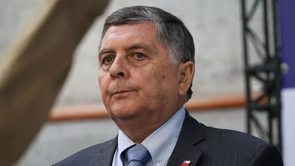 Alvarado responde a acusaciones de participar en empresas petroleras hasta febrero